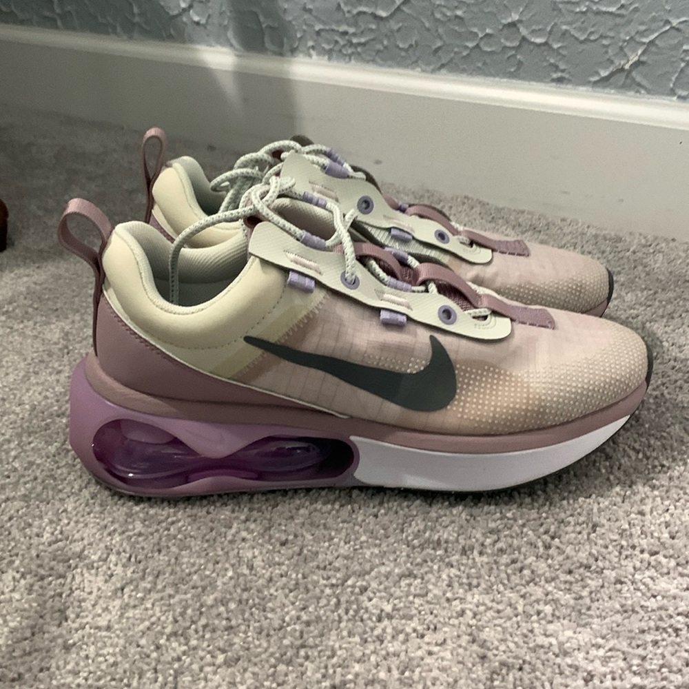 Womens Nike Air Max 2021, spruce aura/smoke grey. Brand New never worn; size 9